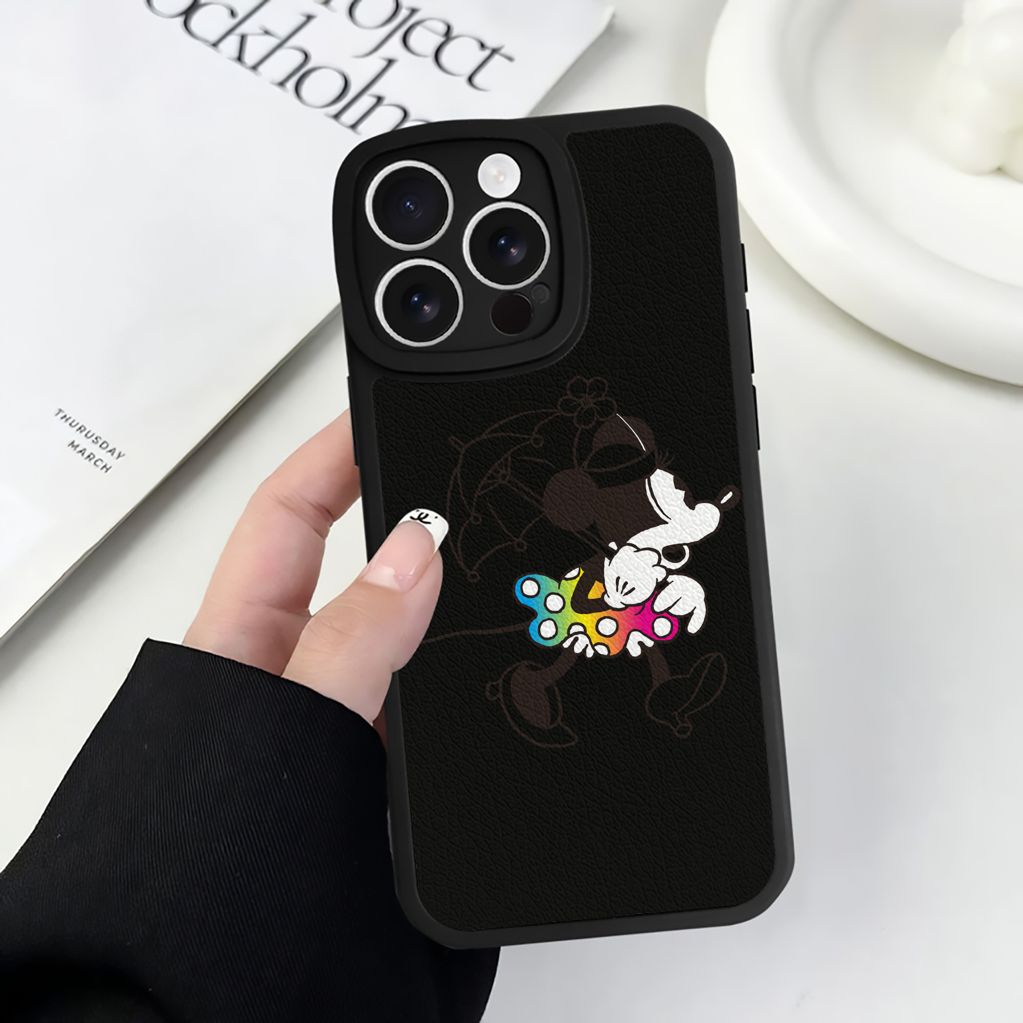 （画像用） ミッキーマウス Mickey Mouse 【iPhone 16シリーズ対応】シリコンスマホケース（レザー調） 材質：シリコン